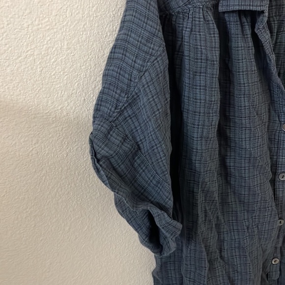 Blue button up short sleeve top size medium - Picture 4 of 4